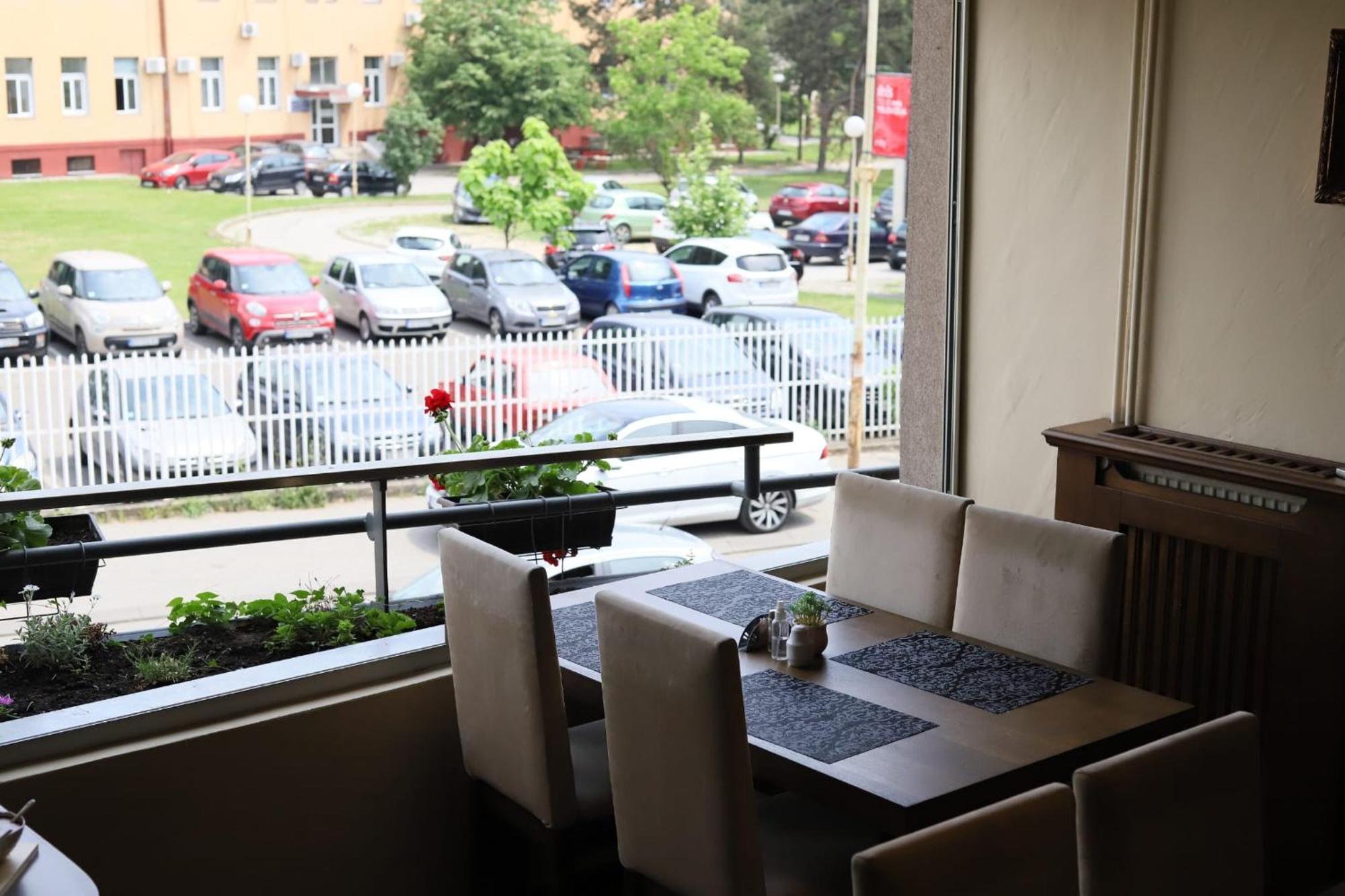 Garni Hotel Ema Kragujevac Zewnętrze zdjęcie